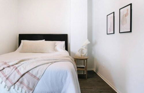 Cozy Downtown Loft Walk to Riverfront Park 209 - Foto 3