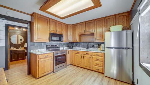 Private Hot Tub and Dock Lakefront Grove Retreat! - Foto 2