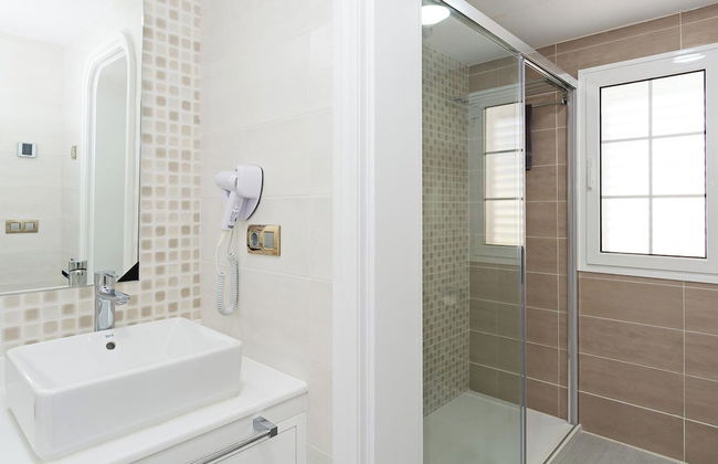 3 Bed Villa - Pool, Patio, Outdoor Dining Terrace - Photo 13