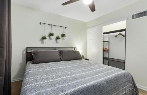 Beautiful Overland Park 3 King Bed Modern Getaway - Foto 9