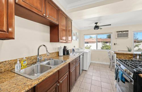 Sunny & Cheerful Near I-10 ~ Queen Beds ~ Parking - Foto 9