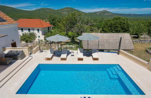 Unique Villa Pietra with heated private pool - Foto 10