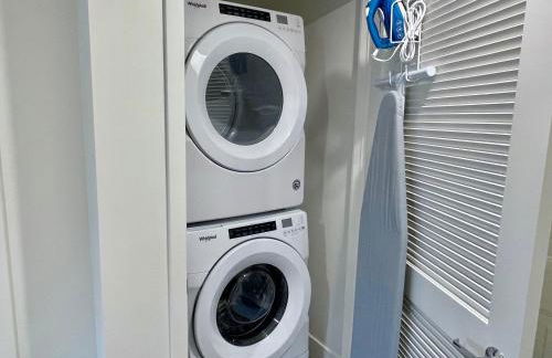 Downtown-King Bed-ADA Elevator-In Unit Laundry - Foto 31