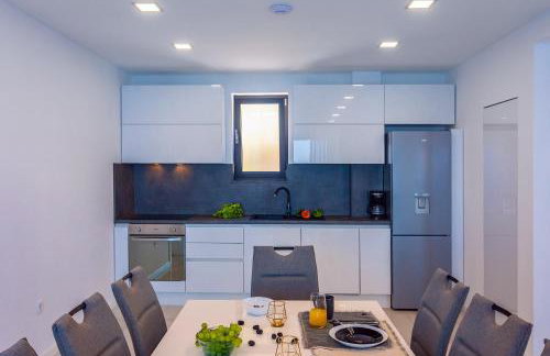 Villa Belvedere with heated pool, billiards, Media room, sea views,10 pax - Foto 20