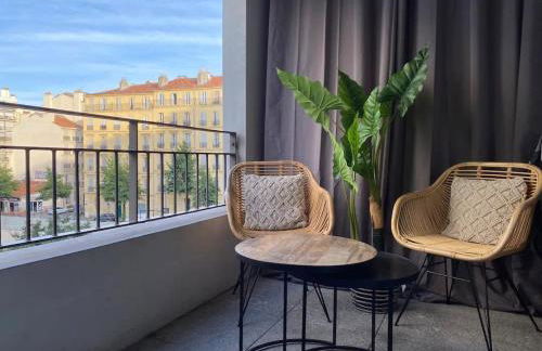 AJ - Stylish Pied-à-Terre à La Joliette - Parking - Foto 24