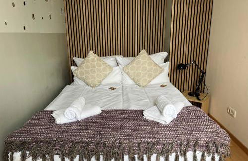 COOLEST Apartment in Berlin, easy Check-in, near BER Airport - Quiet&Cozy Penthouse - Foto 4