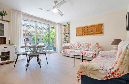 beach and pool - Photo 3