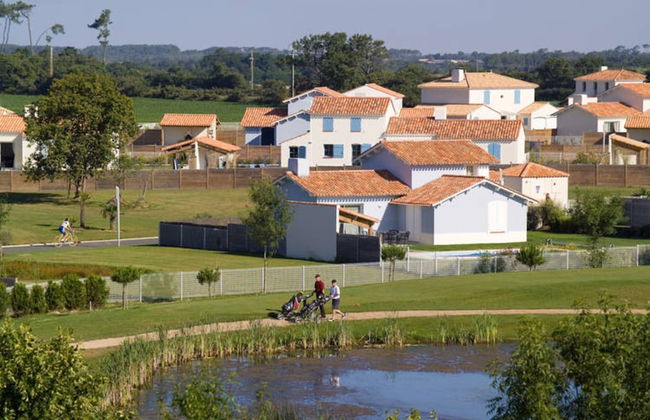 Spacious Villa With a Private Pool on a Golf Course in Loire - Foto 50