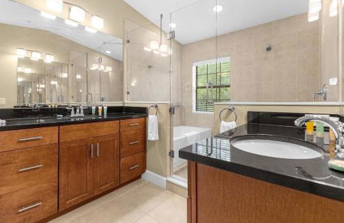 Vibrant 4BR Family Townhome 1 mile from Disney World and Disney Springs - Photo 13