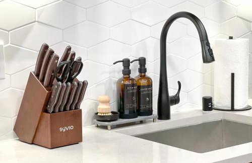 Modern Cosmopolitan APT Mid Hollywood with Free Parking 10mins to Universal Studios - Photo 21