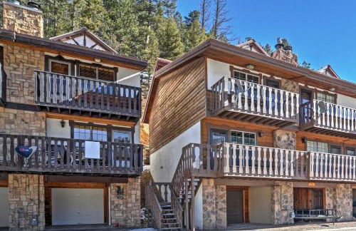 Red River Home with 2 Balconies - 1 Block to Main St - Foto 3