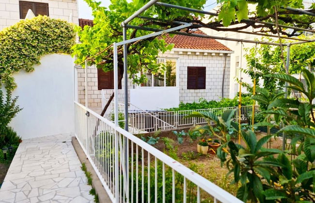 Insideout Apartment - Photo 26