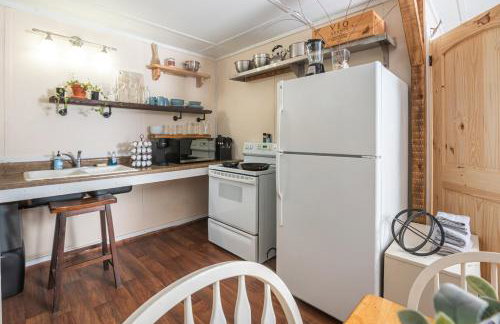 Cabin close to FL Caverns! Hot Tub, WI-FI, & Firepit - Foto 11