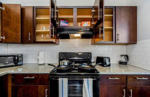 Chic 2BR-Parking, Rooftop,Near Arrowhd & TMobile - Foto 61