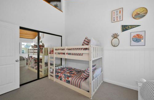 4 bedroom Home in Quiet Neighborhood near Beach - Photo 32