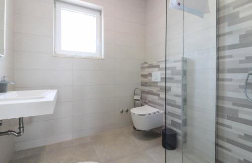 New modern villa Gogo with private pool near the beach and town of Pula by WiiBuk - Foto 31