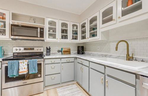 Daphne Home with Deck Close to Beaches and Parks! - Foto 8