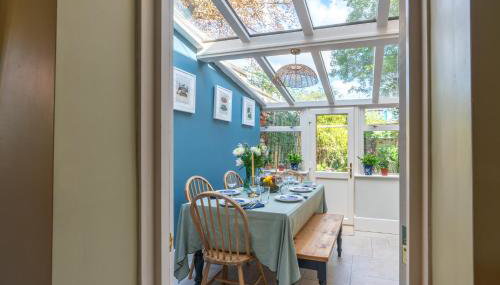 Spacious City-Centre House near Train Station & Business School, with Garden - Foto 5