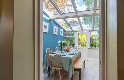 Spacious City-Centre House near Train Station & Business School, with Garden - Foto 5