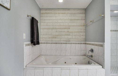 Poolside Oasis! Family Escape in Safety Harbor - Foto 18