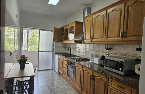 Light Spacious Almada Apartment - Foto 13