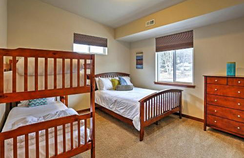 Breezy Lake Chelan Condo with Pool and Hot Tub Access! - Foto 16