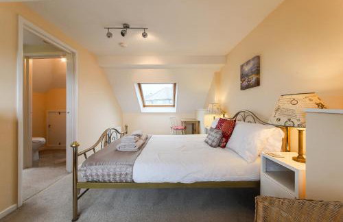 5 Bedroom House with Sea Views - Photo 16