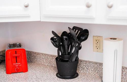 Off-Street Parking - Washer & Dryer - GroupStay - Foto 18