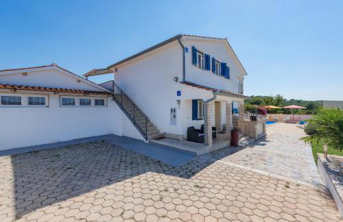 Family home with hydromassage pool & fun activities - Foto 17