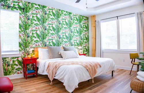 The Royal Crane Suite Newly Built Upscale Central - Photo 1