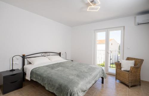 Obala 25, Bol - Photo 11