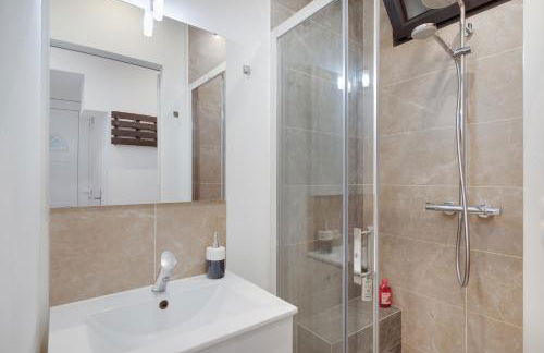 À 1km Plage du Midi et Palais des Festivals - Appartement Centre Cannes avec Cour Extérieur Privée - Photo 16