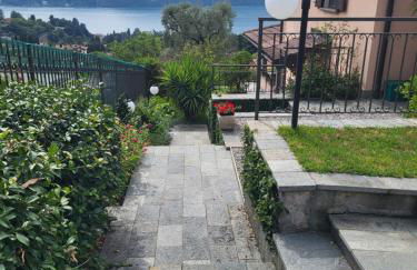 Casa Intignano - Camera con bagno e portico vista lago - Foto 14