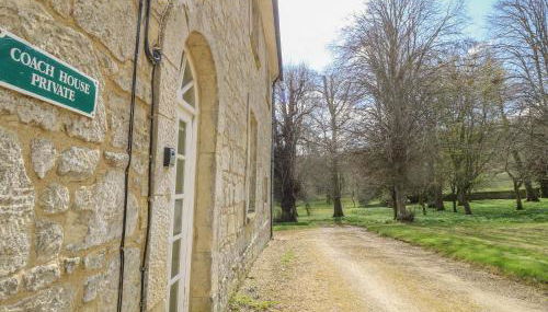 The Coach House - Photo 2