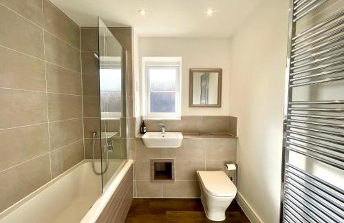 New Modern 2 Bed with parking in BISHOPS STORTFORD, close to Stansted Airport! - Foto 7