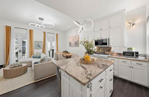 City Lights and Rooftop Nights by Rather Be Properties - Foto 42