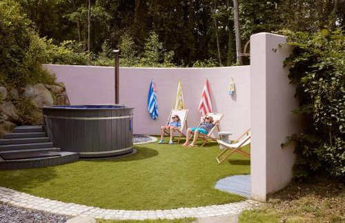 Ty Pandy Eclectic Luxury Family cottage Sleeps 8 adults and 2 children - Photo 73