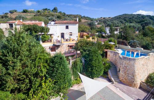 Verekinthos Villas - Pool, Hot Tub, BBQ, Kids Playground, Stunning Mountain Views - Photo 20