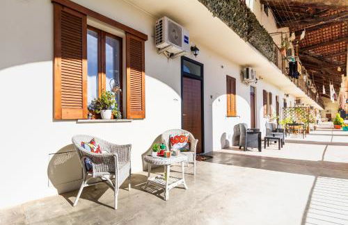 Black & White or Pop Art - Design Apartments with Parking & WiFi - Photo 64