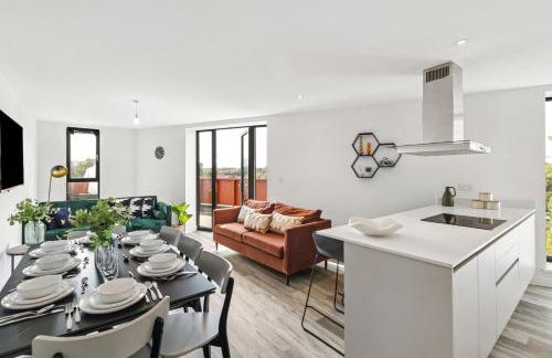 Luxury 3BR Apt Sleeps 10, Wembley & Park Views - Photo 7