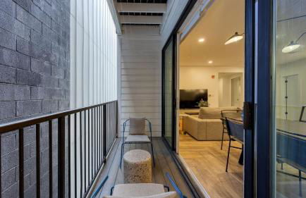 Dual Bachelor Pads w/ Rooftop Lounge & Games Sleeps 26 5 Min to Broadway - Foto 80