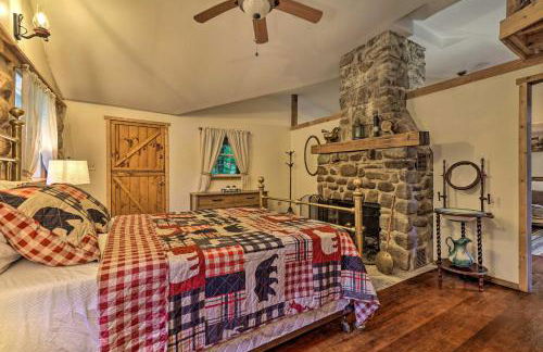 Cabin with Trails and Creek! 23 Mi to Camelback Slopes - Foto 15