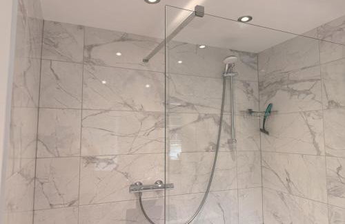 Low Street Escape 3 Bed, Sleeps 9, Gated Drive, WiFi, Contractors - Foto 18