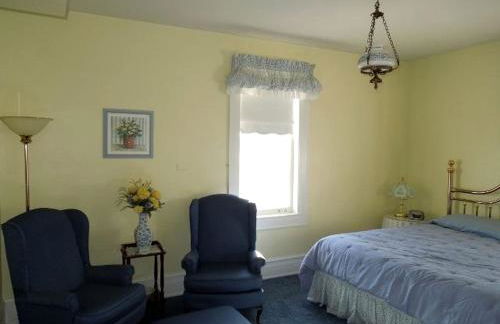 Amazing Villa Rental near Lake Michigan for Family or Group Glamping Vacations in Sheboygan, Wisconsin - Photo 18