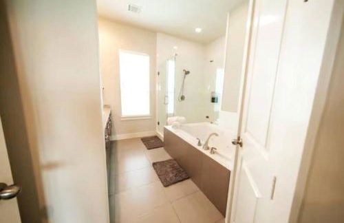 Downtown Escape - Backyard, Game room and Free Parking - Foto 6