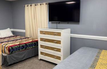 Stylish Remodeled 23 Large beds Near Elvis Presley - Foto 76