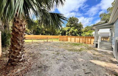 Newest Cottage Downtown. Pet Yes - Photo 27