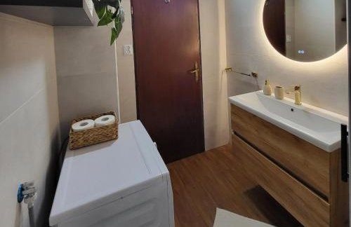 Holiday Home with Three Bedrooms and Garden - Photo 25