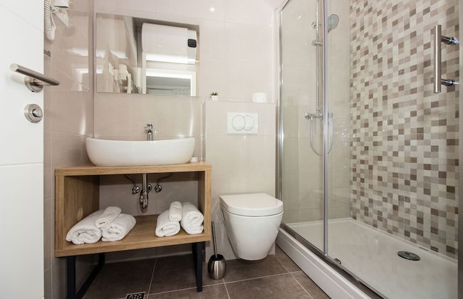 Lugo Apartments - Photo 19