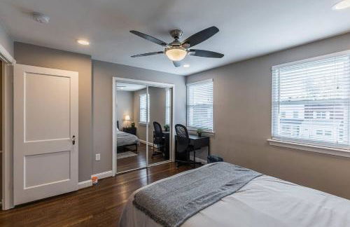 Beautiful 3br 2ba House with cozy backyard by CozySuites - Foto 6